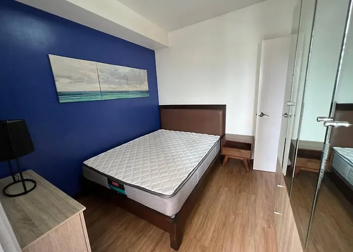 Your Quick Escape At Alabang Apartment *